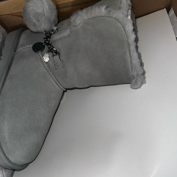 Ugg Boot - Picture 6 of 6